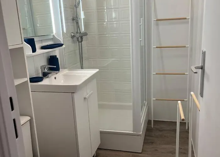 Anabel - Calme Et Protegee , Avec Balcon, Proche Du Centre Et De La 아파트 빌레쉬르메르